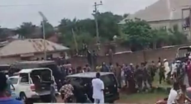 Tension as youths block Alaafin’s convoy