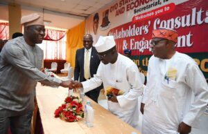 Makinde hints at backing successor from within his team ahead of 2027 gov’ship race