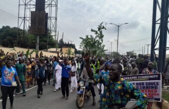 Stop demolishing our houses, we’re dying, Circular Road property owners tell Makinde Circular Road property owners tell Makinde