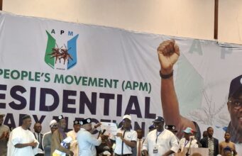 APM Presents Presidential Flag to Makinde