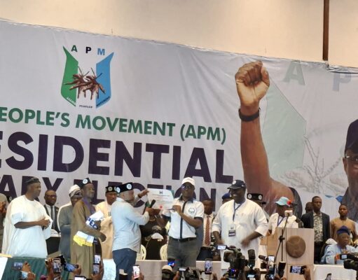 APM Presents Presidential Flag to Makinde